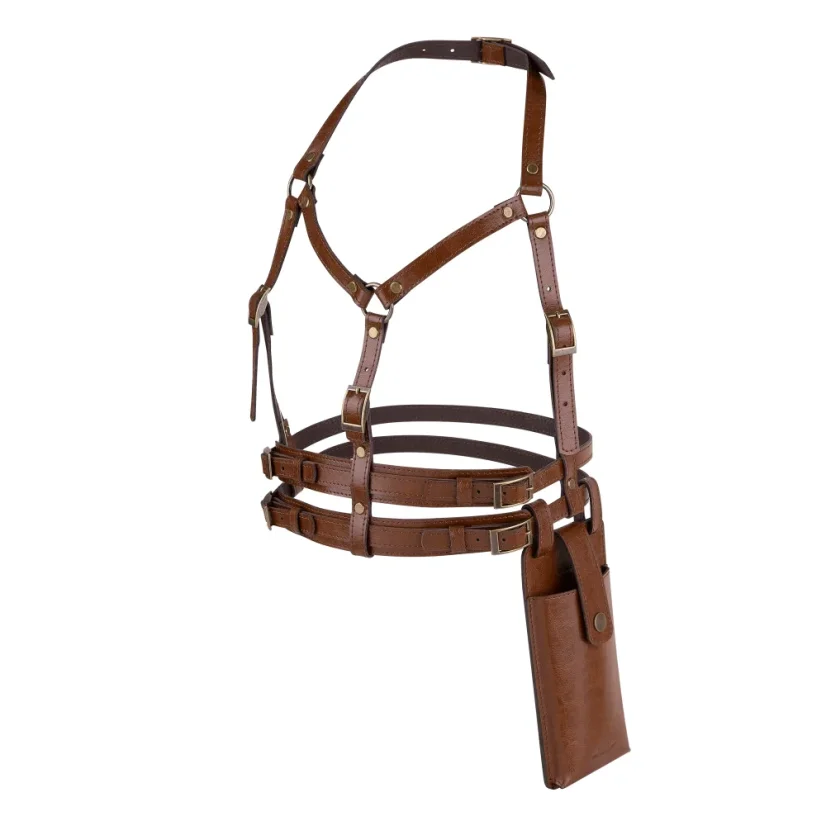 Štýlový kožený harness MARIMA oblečený cez prsia, s detailom púzdra na fotke. Púzdro nie je súčasťou produktu.