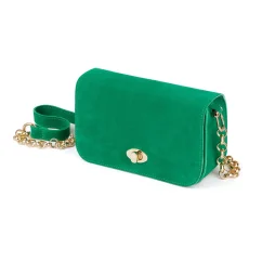 Elegantný pohľad spredu na zelenú kabelku MARIMA z jemne brúsenej kože s výraznou štruktúrou.