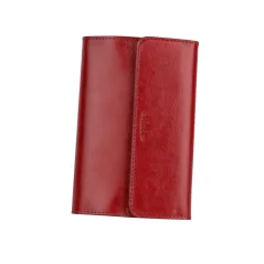 Kožený diár A6 MARIMA v sýto červenej farbe. Výrazný doplnok s výmennou náplňou, vhodný ako diár aj štýlový zápisník.