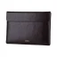 Klasická čierna so zlatým logom – elegantný a profesionálny doplnok pre tvoj MacBook.