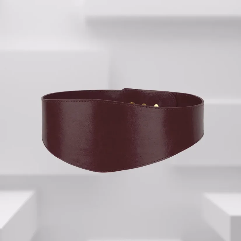 Bordový odtieň pre ženy, ktoré milujú hĺbku farby a výraz v detaile.