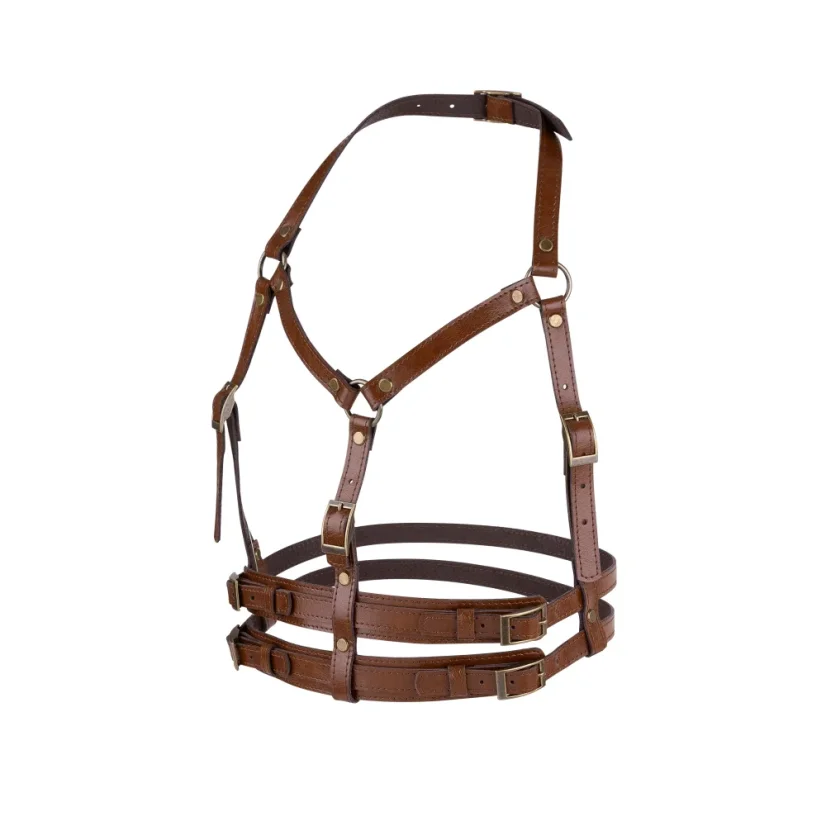 Štýlový kožený harness MARIMA oblečený cez prsia.