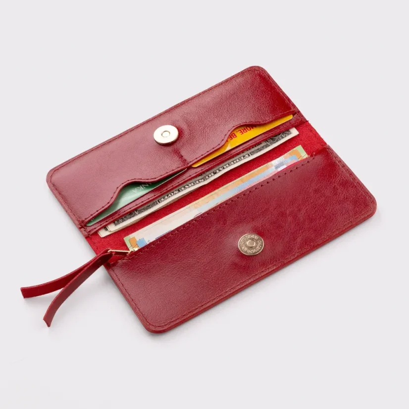 Detail vnútra – priestranná dámska kožená peňaženka MARIMA s priehradkami na mince, karty a bankovky.