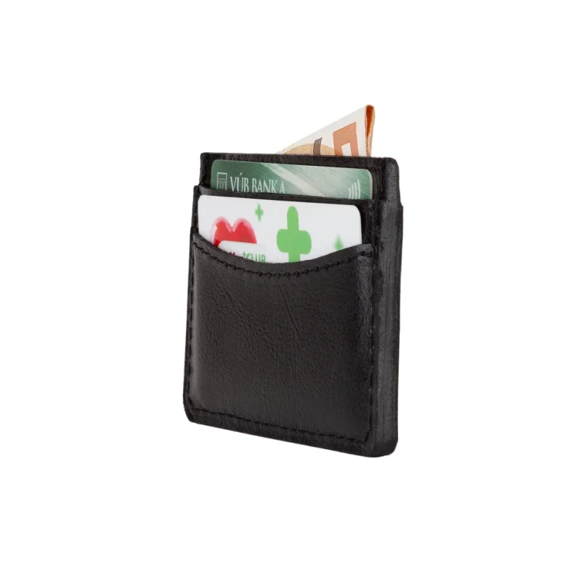 Karty a bankovky majú svoje miesto