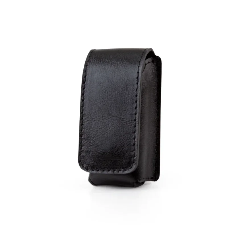 Kožené puzdro na rúž MARIMA – štýlové a praktické, pohľad z predu so zlatým magnetickým uzáverom.