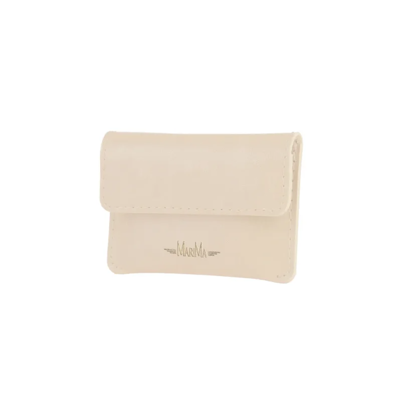 Béžová – neutrálna a všestranná farba, ktorá ladí ku každému outfitu.