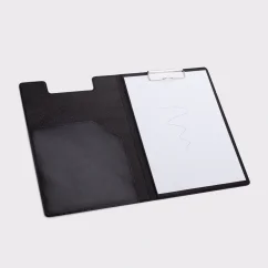 Otvorená písacia podložka MARIMA A4 – vnútri vrecko na dokumenty a klip na papier.