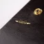 Detail zlatého loga MARIMA – elegancia, ktorá hovorí za seba