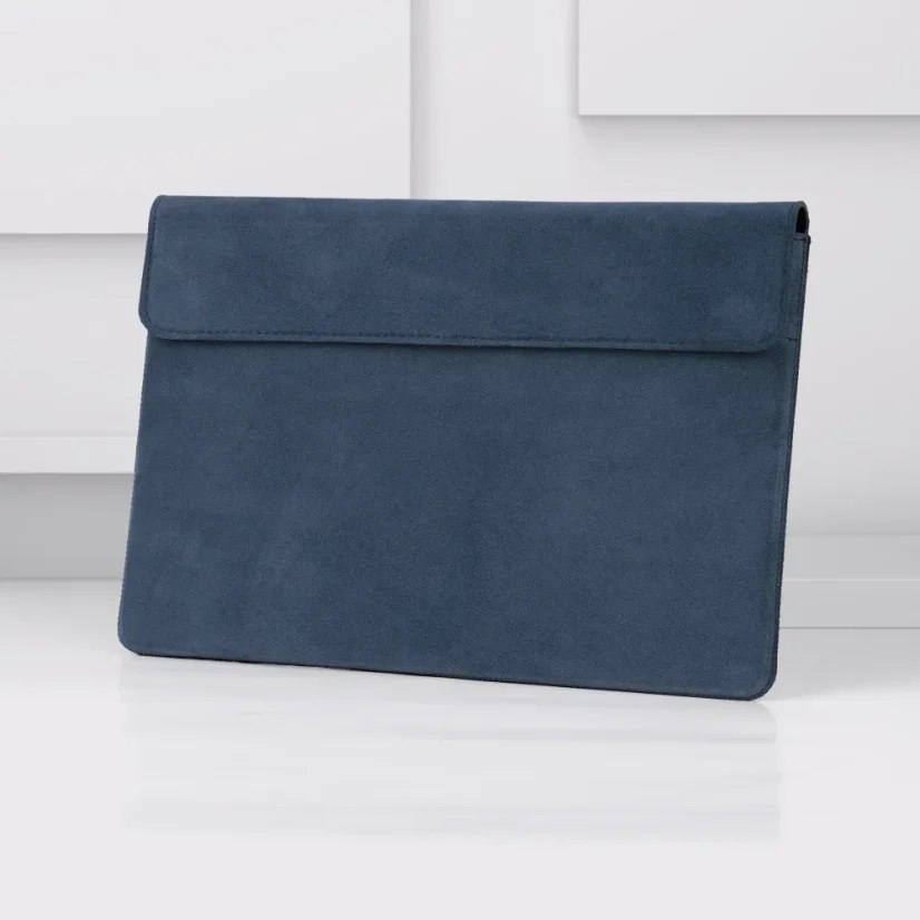 Dynamická modrá farba Flag prináša svieži a moderný vzhľad pre tvoj Notebook.